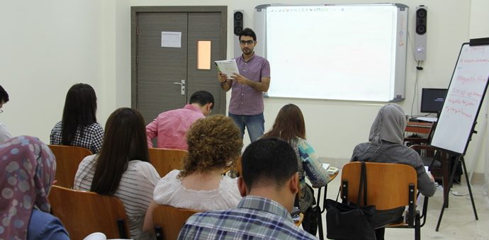 المركز الدولي للغة الانكليزية يفتتح دورات جديدة لتطوير القدرات وامتحان (IELTS)